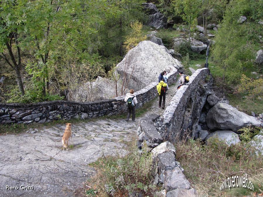 39 Antico ponte sul fiume Serio a Maslana.jpg